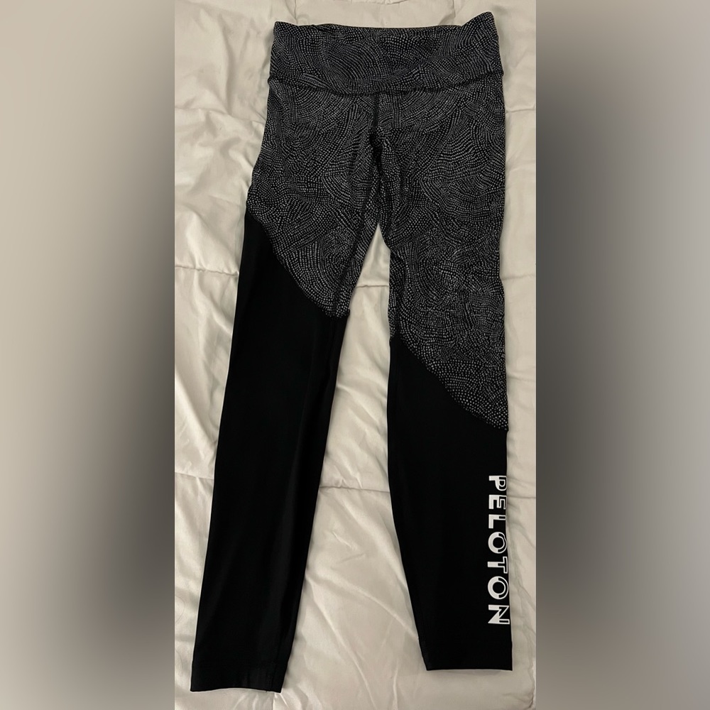 Lululemon. Size 8 pants. Black and white splatter.